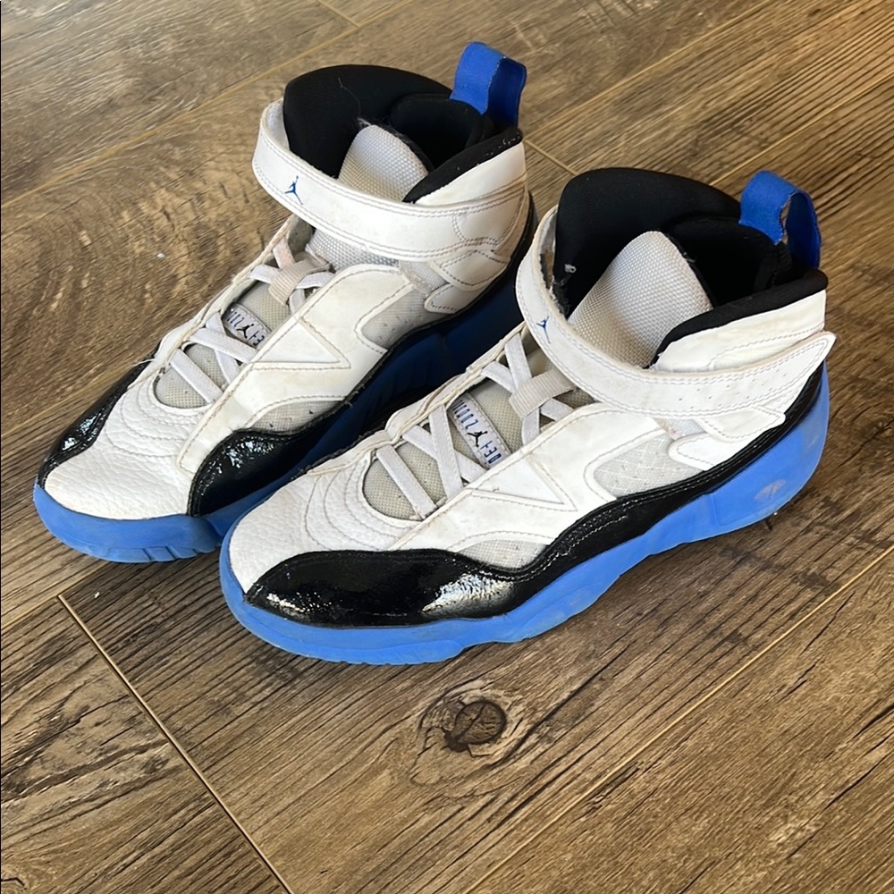 Jordan Retro Sneakers White and Blue
